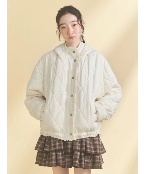 merry jenny（メリージェニー）の「フリルキルティングフードジャケット（ダウンジャケット/コート・レディース・ピンク/アイボリー/ブラック/ブルー・FREE）」の7枚目の写真