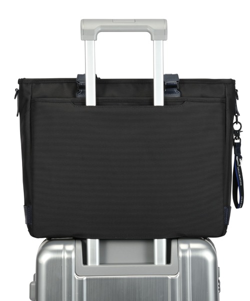 ZERO HALLIBURTON(ゼロハリバートン)の「ゼロハリバートン トートバッグ ZLM B4サイズ収納可能 15.6inchPC収納 81519(トートバッグ・メンズ・ブラック/ネイビー・FREE)」の13枚目の写真