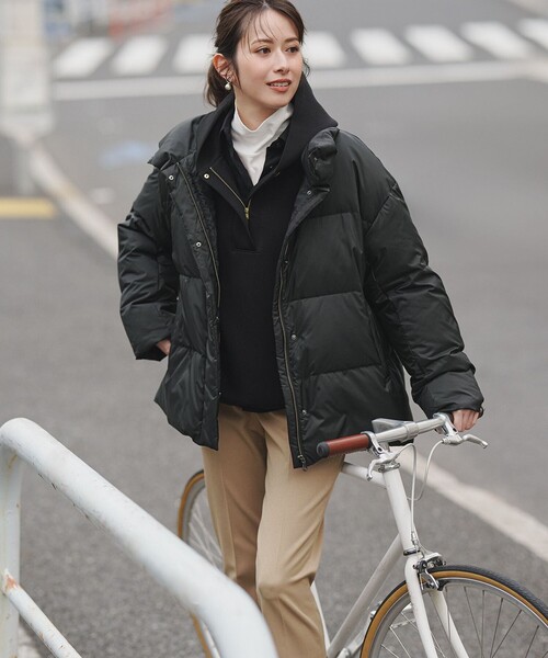 23区(ニジュウサンク)の「【滝沢眞規子さん着用/洗える】メリノウールサテン 2WAYドルマンスリーブシャツ(シャツ/ブラウス・レディース・ブラック系/パイングリーン系・38)」の9枚目の写真