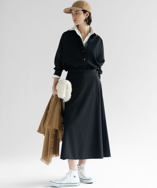 23区(ニジュウサンク)の「【滝沢眞規子さん着用/洗える】メリノウールサテン 2WAYドルマンスリーブシャツ(シャツ/ブラウス・レディース・ブラック系/パイングリーン系・38)」の10枚目の写真