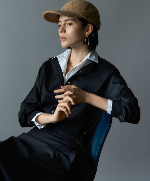 23区(ニジュウサンク)の「【滝沢眞規子さん着用/洗える】メリノウールサテン 2WAYドルマンスリーブシャツ(シャツ/ブラウス・レディース・ブラック系/パイングリーン系・38)」の11枚目の写真