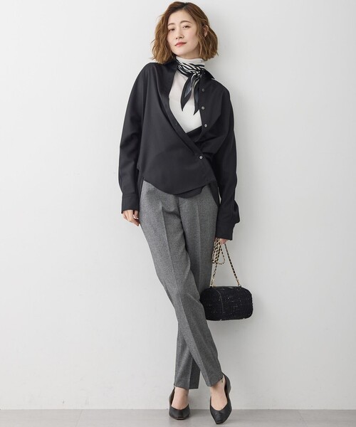 23区(ニジュウサンク)の「【滝沢眞規子さん着用/洗える】メリノウールサテン 2WAYドルマンスリーブシャツ(シャツ/ブラウス・レディース・ブラック系/パイングリーン系・38)」の13枚目の写真