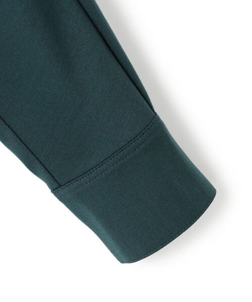 23区(ニジュウサンク)の「【滝沢眞規子さん着用/洗える】メリノウールサテン 2WAYドルマンスリーブシャツ(シャツ/ブラウス・レディース・ブラック系/パイングリーン系・38)」の21枚目の写真