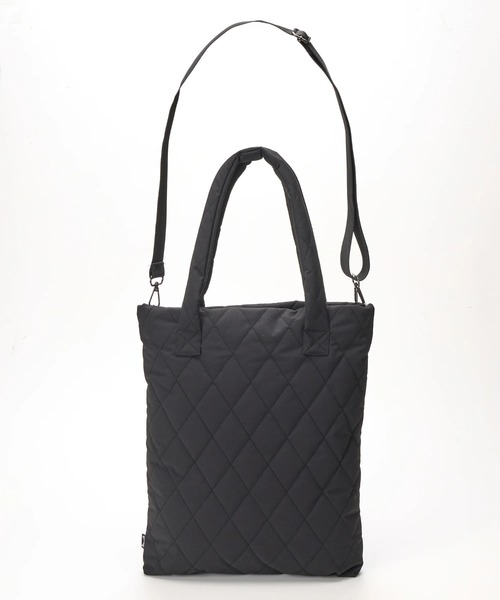 BILLABONG(ビラボン)の「BILLABONG レディース QUILT 2WAY SHOULDER ショルダーバッグ 【2025年秋冬モデル】 @autumn /ビラボンキルト加工ロゴワンポイントマルチバッグ(ショルダーバッグ・レディース・ブラック/ブラウン系その他・FREE)」の4枚目の写真