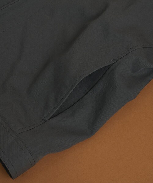 PUBLIC TOKYO（パブリックトウキョウ）の「【再入荷なし】タスランギャバジンジップブルゾン　/防風性（ブルゾン・メンズ・ベージュ/ダークグレー・1/2）」の15枚目の写真