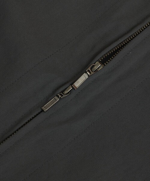 PUBLIC TOKYO（パブリックトウキョウ）の「【再入荷なし】タスランギャバジンジップブルゾン　/防風性（ブルゾン・メンズ・ベージュ/ダークグレー・1/2）」の18枚目の写真