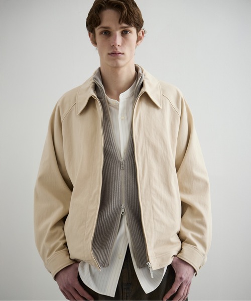 PUBLIC TOKYO（パブリックトウキョウ）の「【再入荷なし】タスランギャバジンジップブルゾン　/防風性（ブルゾン・メンズ・ベージュ/ダークグレー・1/2）」の2枚目の写真