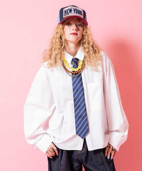 a.p.o.v.(エーピーオービー)の「a.p.o.v. オーバーサイズクロップド丈シアサッカーシャツ(シャツ/ブラウス・メンズ・ホワイト・ONESIZE)」の1枚目の写真
