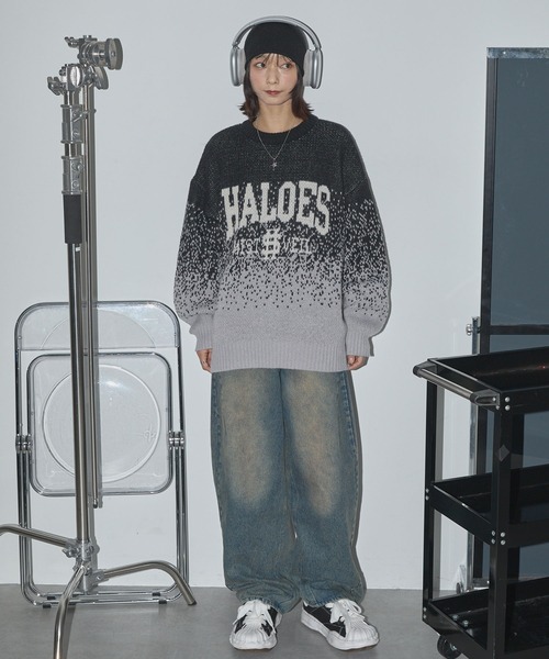 セール】ピクセルフェードグラデーションレタリングジャガードニット