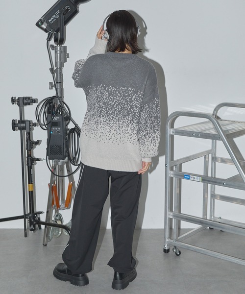 Anchor Smith（アンカー スミス）の「ピクセルフェードグラデーションレタリングジャガードニット（ニット/セーター・レディース・ブラック/ブラウン/グレー・L/M）」の21枚目の写真