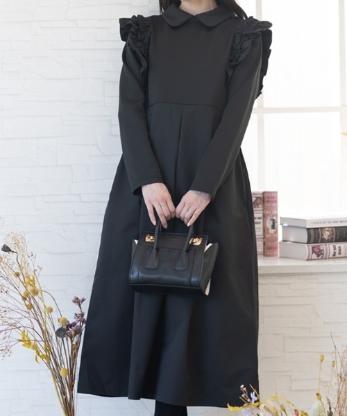 Neige(ネージュ)の「丸襟肩フリルタフタ切替ワンピース(ワンピース・レディース・ブラック/ネイビー・ONE SIZE)」の1枚目の写真
