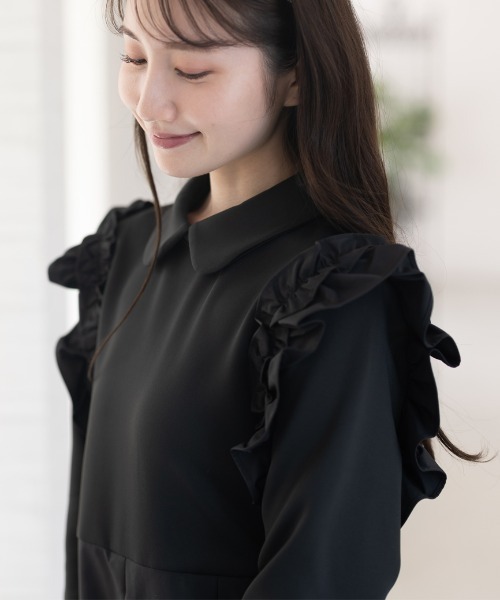 Neige(ネージュ)の「丸襟肩フリルタフタ切替ワンピース(ワンピース・レディース・ブラック/ネイビー・ONE SIZE)」の8枚目の写真