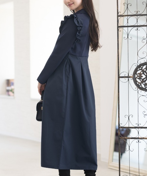 Neige(ネージュ)の「丸襟肩フリルタフタ切替ワンピース(ワンピース・レディース・ブラック/ネイビー・ONE SIZE)」の4枚目の写真