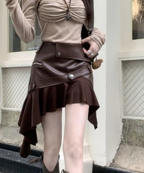 maison de LATIR(メゾンドラティール)の「可愛く決まるレザー異素材スカート(スカート・レディース・ブラック/ブラウン・FREE)」の4枚目の写真