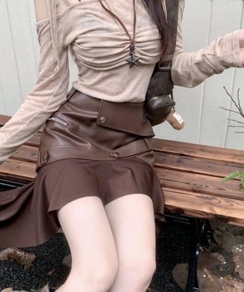 maison de LATIR(メゾンドラティール)の「可愛く決まるレザー異素材スカート(スカート・レディース・ブラック/ブラウン・FREE)」の6枚目の写真