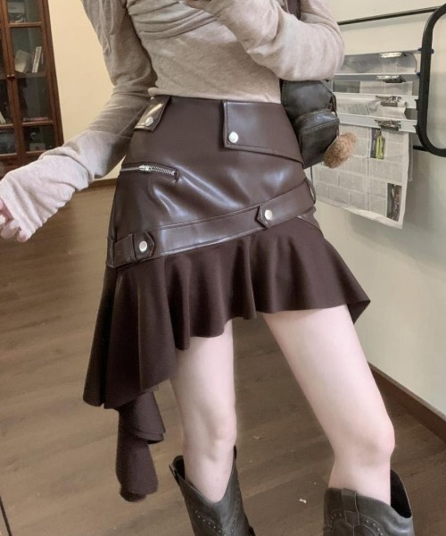 maison de LATIR(メゾンドラティール)の「可愛く決まるレザー異素材スカート(スカート・レディース・ブラック/ブラウン・FREE)」の7枚目の写真
