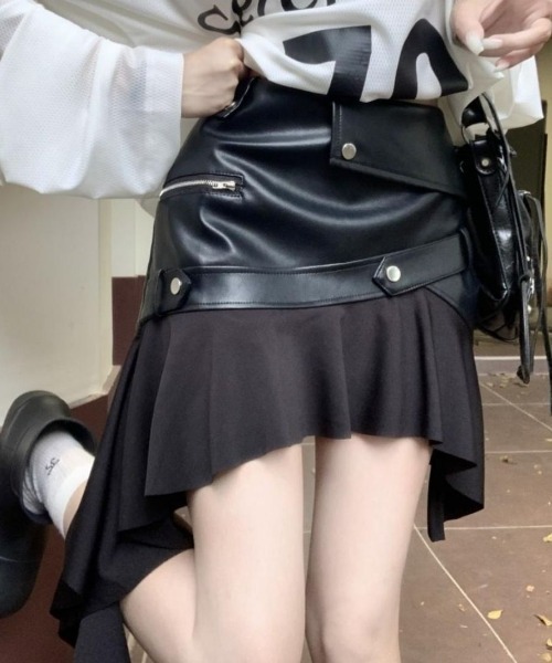 maison de LATIR(メゾンドラティール)の「可愛く決まるレザー異素材スカート(スカート・レディース・ブラック/ブラウン・FREE)」の12枚目の写真