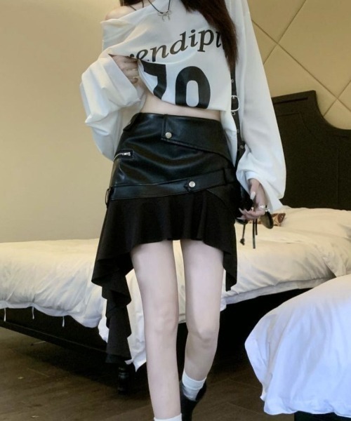 maison de LATIR(メゾンドラティール)の「可愛く決まるレザー異素材スカート(スカート・レディース・ブラック/ブラウン・FREE)」の15枚目の写真