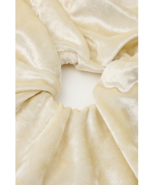 SLY（スライ）の「VELOUR SCRUNCHIE ベロア スクランチー 秋服 冬服（シュシュ・レディース・ブラック/アイボリー・FREE）」の4枚目の写真