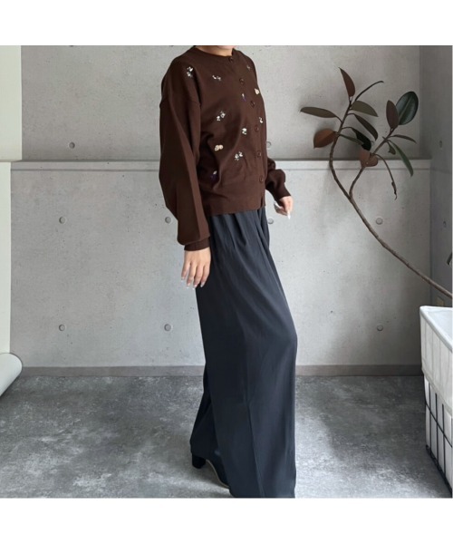 amini（アミニ）の「モチーフ刺繍　クルーネックニットカーディガン（カーディガン/ボレロ・レディース・ブラック/グレー/ブラウン・MEDIUM）」の21枚目の写真