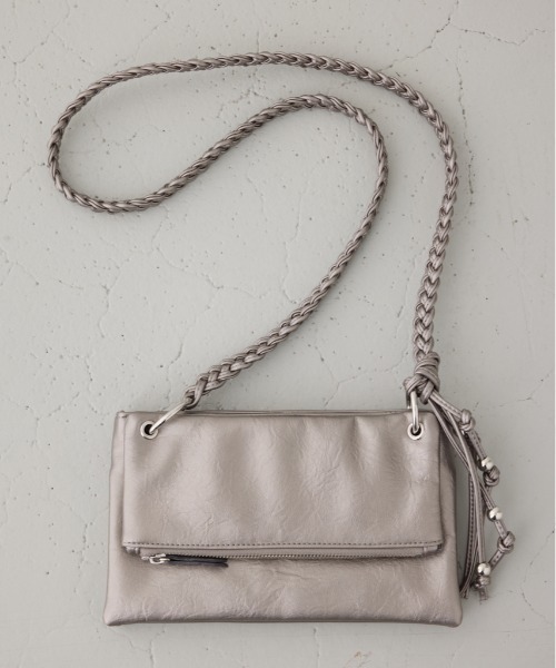 AZUL by moussy（アズールバイマウジー）の「スモールポケットピローバッグ（ショルダーバッグ・メンズ・シルバー/ブラック/グリーン・FREE）」の3枚目の写真