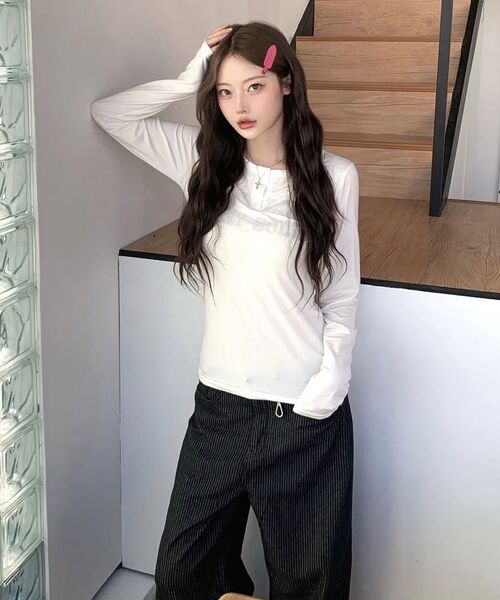 ROCKCAKE(ロックケーキ)の「Classic Henly Neck Top - Ivory(Tシャツ/カットソー・レディース・その他・SMALL)」の2枚目の写真