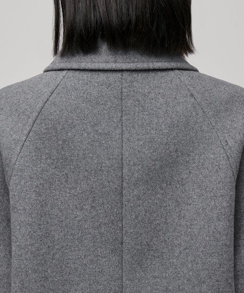 MUSINSA STANDARD WOMAN（ムシンサスタンダードウーマン）の「ウィメンズカシミヤブレンドショートマックコート[ミディアムグレー]（チェスターコート・レディース・その他・SMALL/MEDIUM/LARGE/X-SMALL）」の6枚目の写真