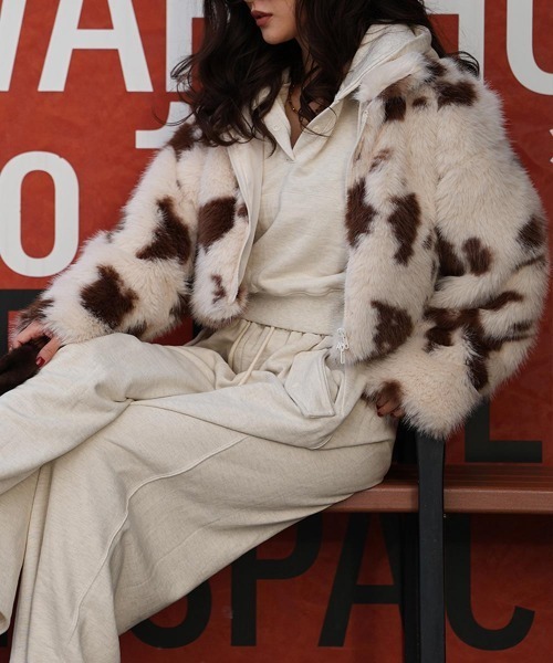 esutoreja(エストレジャ)の「カウパターンファージャケット(その他アウター・レディース・ブラウン/ブラック・FREE)」の3枚目の写真