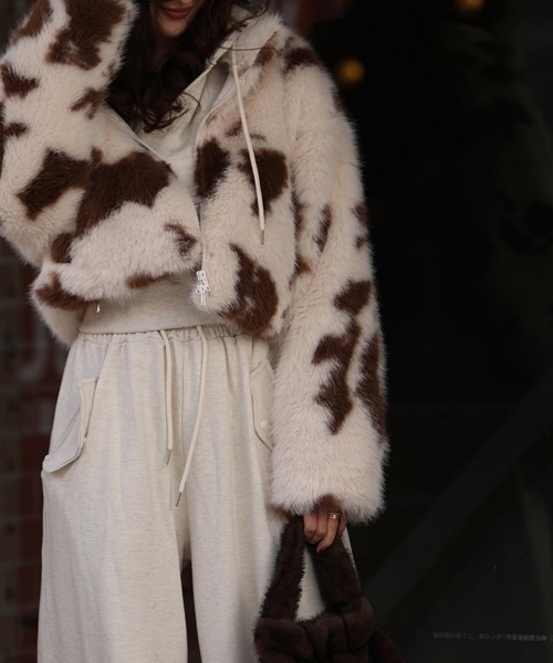 esutoreja(エストレジャ)の「カウパターンファージャケット(その他アウター・レディース・ブラウン/ブラック・FREE)」の4枚目の写真