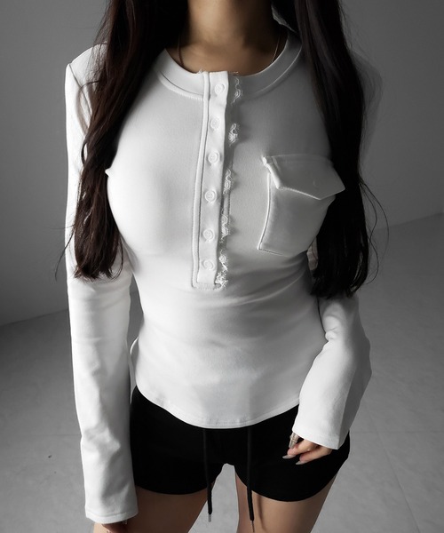 me+em select(ミームセレクト)の「【 裏起毛 】レースドッキングヘンリーネックトップス / lace docking henley neck tops(Tシャツ/カットソー・レディース・ブラック/ホワイト・FREE)」の13枚目の写真