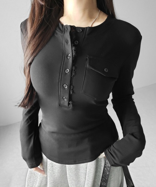 me+em select(ミームセレクト)の「【 裏起毛 】レースドッキングヘンリーネックトップス / lace docking henley neck tops(Tシャツ/カットソー・レディース・ブラック/ホワイト・FREE)」の4枚目の写真