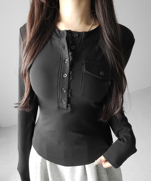me+em select(ミームセレクト)の「【 裏起毛 】レースドッキングヘンリーネックトップス / lace docking henley neck tops(Tシャツ/カットソー・レディース・ブラック/ホワイト・FREE)」の3枚目の写真