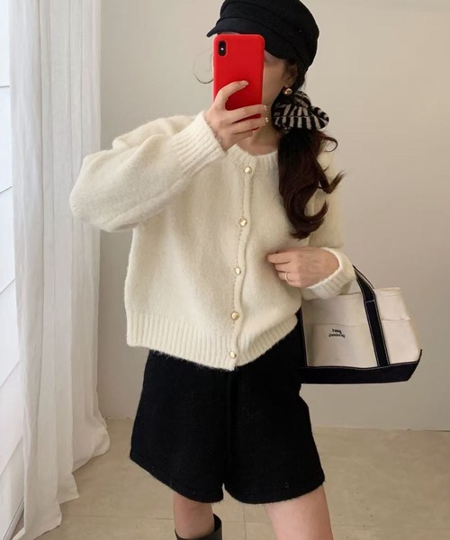 DAY CLOSET(デイ クローゼット)の「【厚手/クロップド丈/冬に嬉しいふんわり質感、愛されカラー】長袖ゴールドボタン差し色リブニットカーディガン レディース(カーディガン/ボレロ・レディース・イエロー/ブルー/ホワイト/ピンク・FREE)」の12枚目の写真