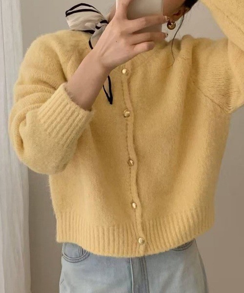 DAY CLOSET(デイ クローゼット)の「【厚手/クロップド丈/冬に嬉しいふんわり質感、愛されカラー】長袖ゴールドボタン差し色リブニットカーディガン レディース(カーディガン/ボレロ・レディース・イエロー/ブルー/ホワイト/ピンク・FREE)」の5枚目の写真
