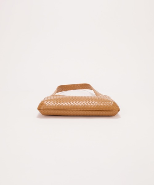 EFOLE(エフォル)の「【ZOZO限定】Flat one shoulder /フラットワンショルダー(ショルダーバッグ・レディース・キャメル/ブラック・FREE)」の4枚目の写真