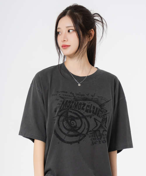 MOZMOZ(モズモズ)の「プラネットオーバーサイズピグメント半袖Tシャツチャコール(Tシャツ/カットソー・レディース・その他・XXL/M/XL)」の2枚目の写真