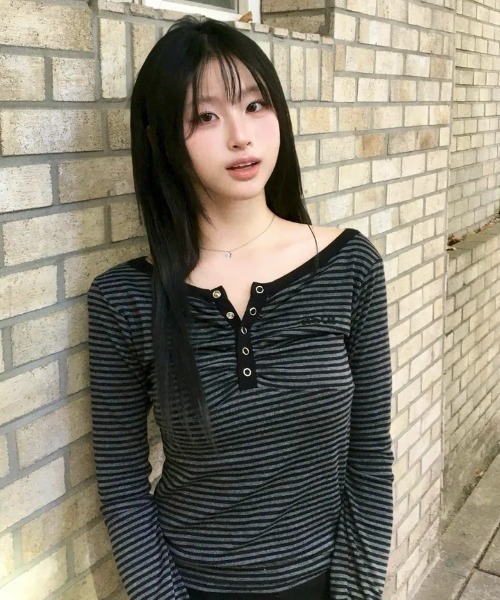 as you are(アズユーアー)の「◇ASYOUARE◇ブランド直輸入正規品/ストライプ スナップ ロング スリーブ STRIPE SNAP LONG SLEEVE(Tシャツ/カットソー・レディース・ブラウン/ブラック・FREE)」の2枚目の写真