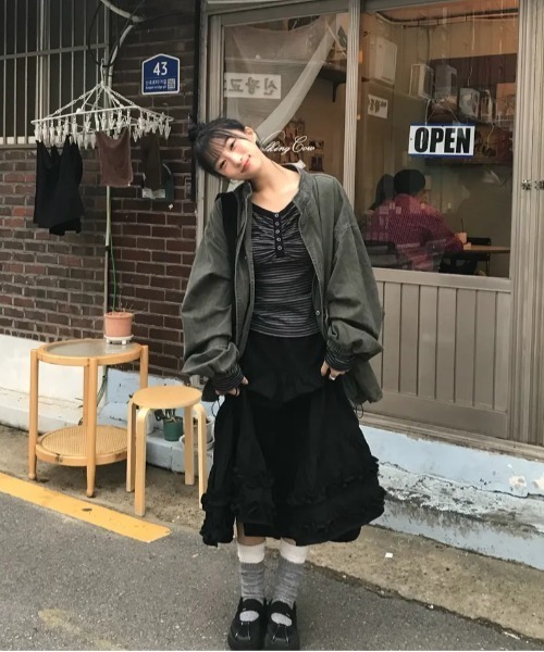 as you are(アズユーアー)の「◇ASYOUARE◇ブランド直輸入正規品/ストライプ スナップ ロング スリーブ STRIPE SNAP LONG SLEEVE(Tシャツ/カットソー・レディース・ブラウン/ブラック・FREE)」の6枚目の写真