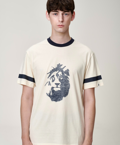 AOG PROJECT(エイオージープロジェクト)の「ライオンプリントTシャツ(クリーム)(Tシャツ/カットソー・メンズ・アイボリー・MEDIUM/X-LARGE/LARGE)」の1枚目の写真