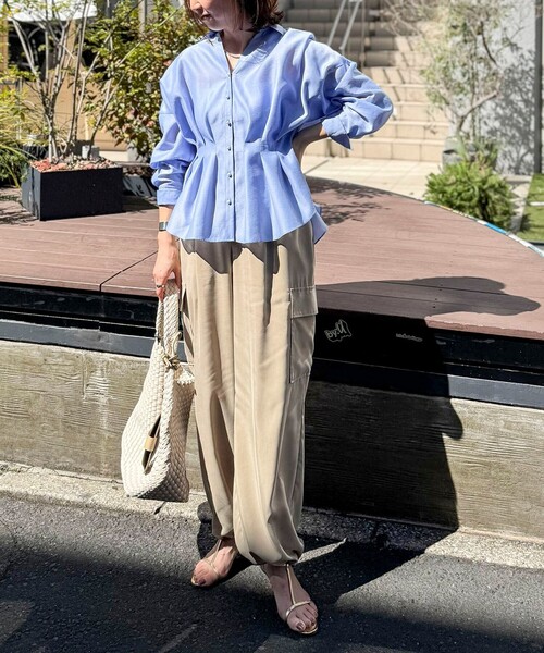NOLLEY’S(ノーリーズ)の「ウォッシャブルパール釦スキッパータックブラウス(シャツ/ブラウス・レディース・カーキ/サックスブルー/オフホワイト/ネイビー・38)」の6枚目の写真