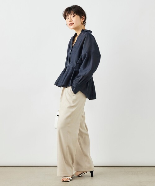 NOLLEY’S（ノーリーズ）の「ウォッシャブルパール釦スキッパータックブラウス（シャツ/ブラウス・レディース・カーキ/サックスブルー/オフホワイト/ネイビー・38）」の13枚目の写真