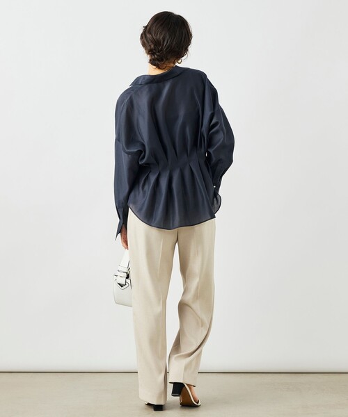 NOLLEY’S（ノーリーズ）の「ウォッシャブルパール釦スキッパータックブラウス（シャツ/ブラウス・レディース・カーキ/サックスブルー/オフホワイト/ネイビー・38）」の12枚目の写真