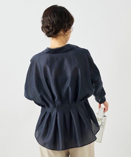 NOLLEY’S（ノーリーズ）の「ウォッシャブルパール釦スキッパータックブラウス（シャツ/ブラウス・レディース・カーキ/サックスブルー/オフホワイト/ネイビー・38）」の8枚目の写真