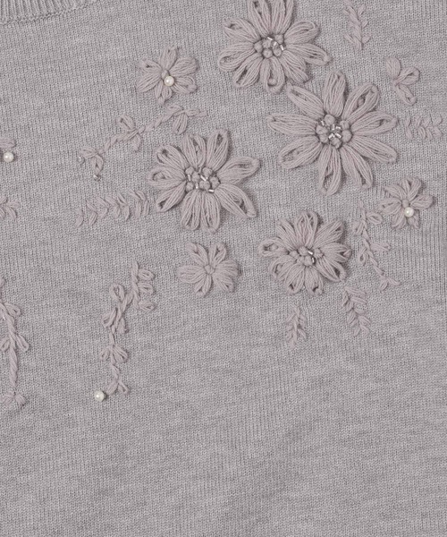 mysty woman（ミスティウーマン）の「花刺繍プチハイニット 640149（ニット/セーター・レディース・オフホワイト/グレー/ブラック・FREE）」の4枚目の写真