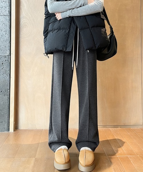 ONEP STAR(ワンピスター)の「裏起毛ストレートワイドパンツ(スウェットパンツ・レディース・チャコールグレー/ダークブラウン/ライトグレー/オートミール/ダークグレー/ベージュ・MEDIUM/X-LARGE/LARGE/SMALL)」の13枚目の写真