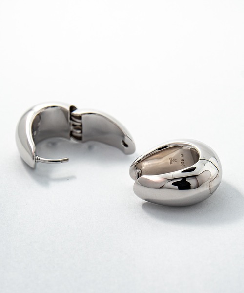 TOM WOOD(トムウッド)の「【TOMWOOD】Ice Hoop Medium アイスフープ シルバー ピアス(ピアス(両耳用)・レディース・シルバー・FREE)」の5枚目の写真