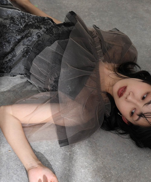 atlo(アトロ)の「ロング&袖あり フォーマル レイヤード チュール Iライン フラワー 刺繍レース セレモニー 結婚式 二次会 パーティー ドレス オケージョンドレス お呼ばれ 同窓会 成人式 (ドレス・レディース・ブラック/グレー/ベージュ・M)」の14枚目の写真
