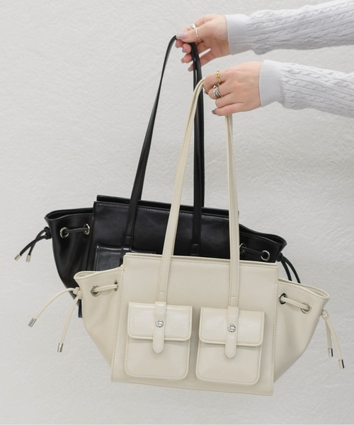 MISCH MASCH(ミッシュマッシュ)の「ダブルポケットトートバッグ(トートバッグ・レディース・ブラック/ベージュ・フリ-)」の3枚目の写真