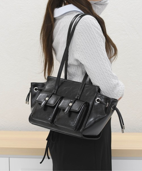 MISCH MASCH(ミッシュマッシュ)の「ダブルポケットトートバッグ(トートバッグ・レディース・ブラック/ベージュ・フリ-)」の4枚目の写真