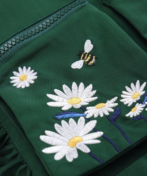 Chesty(チェスティー)の「ガーデン刺繍ジャンパースカート(ジャンパースカート・レディース・グリーン/ブラック・1/0)」の19枚目の写真